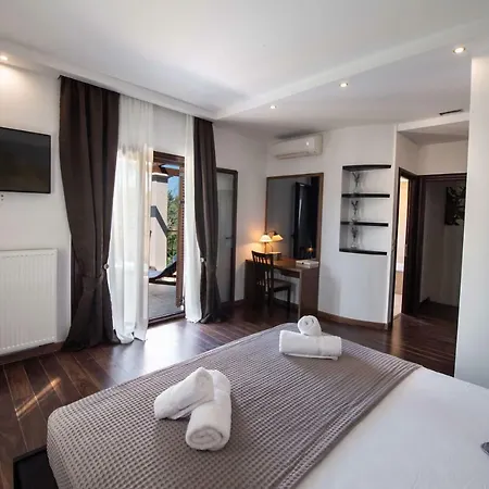 Enastron Private Mansion Апартаменты Цукаладес